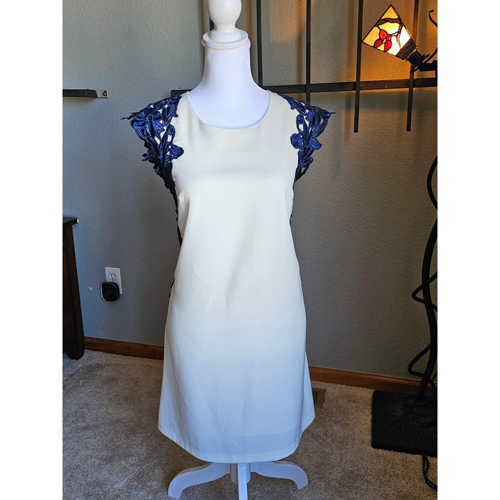 M.A.A.C London Shift Dress Womens Small Cream Navy Blue Floral Lace Applique